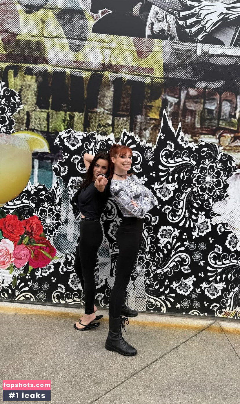 Lisa Foiles gallery photo #14