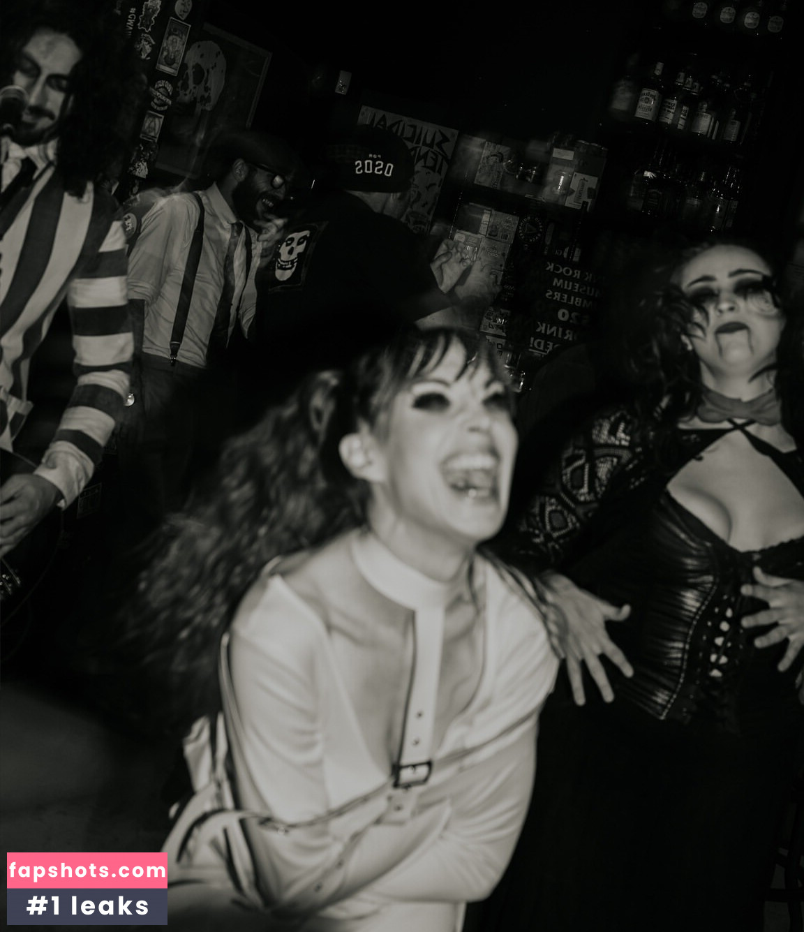 Lisa Foiles gallery photo #18