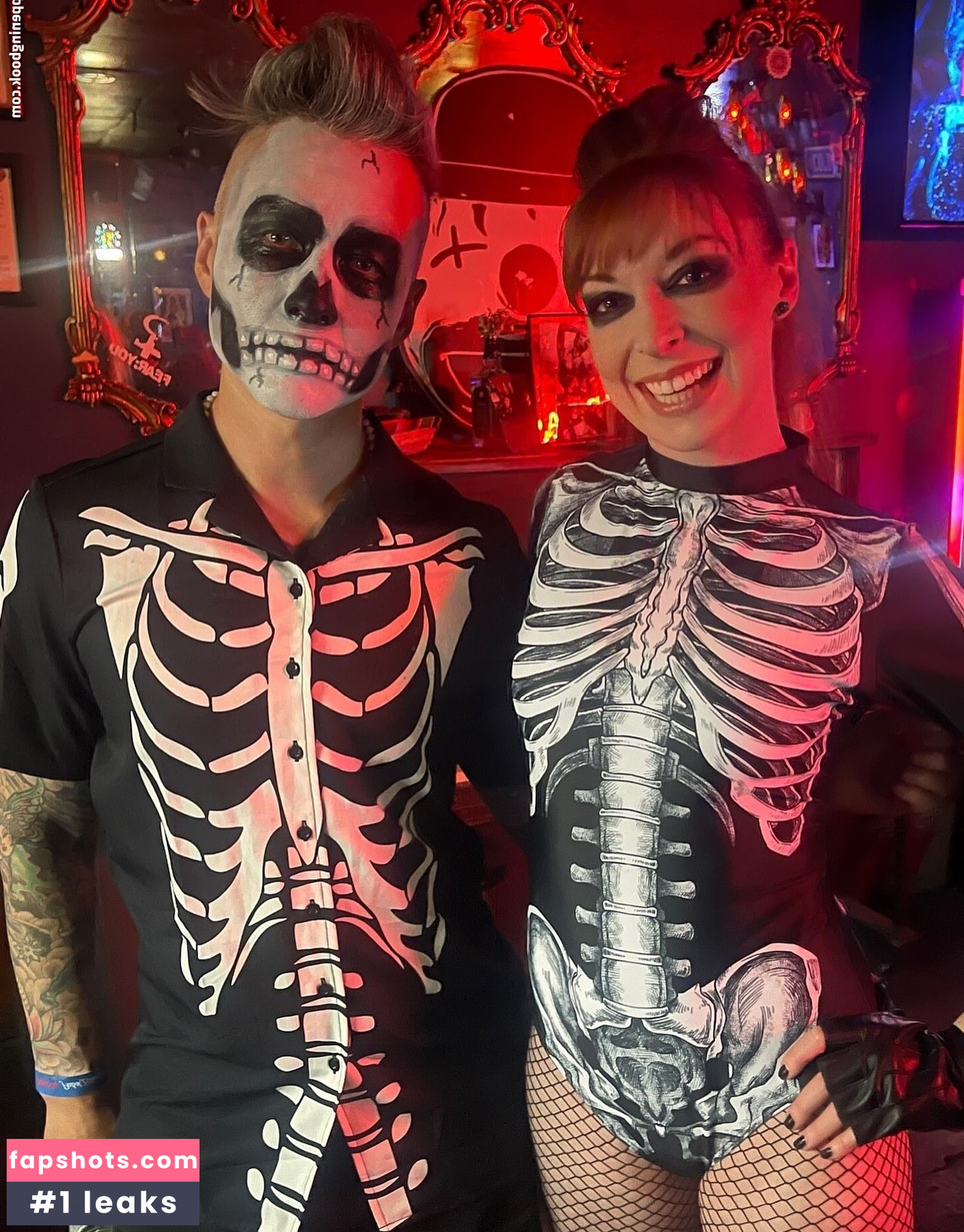 Lisa Foiles gallery photo #26