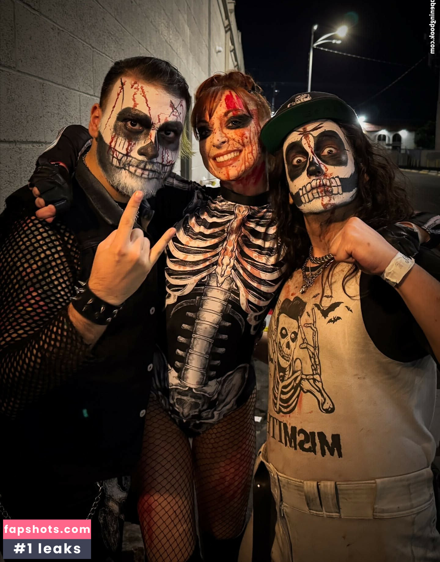 Lisa Foiles gallery photo #27