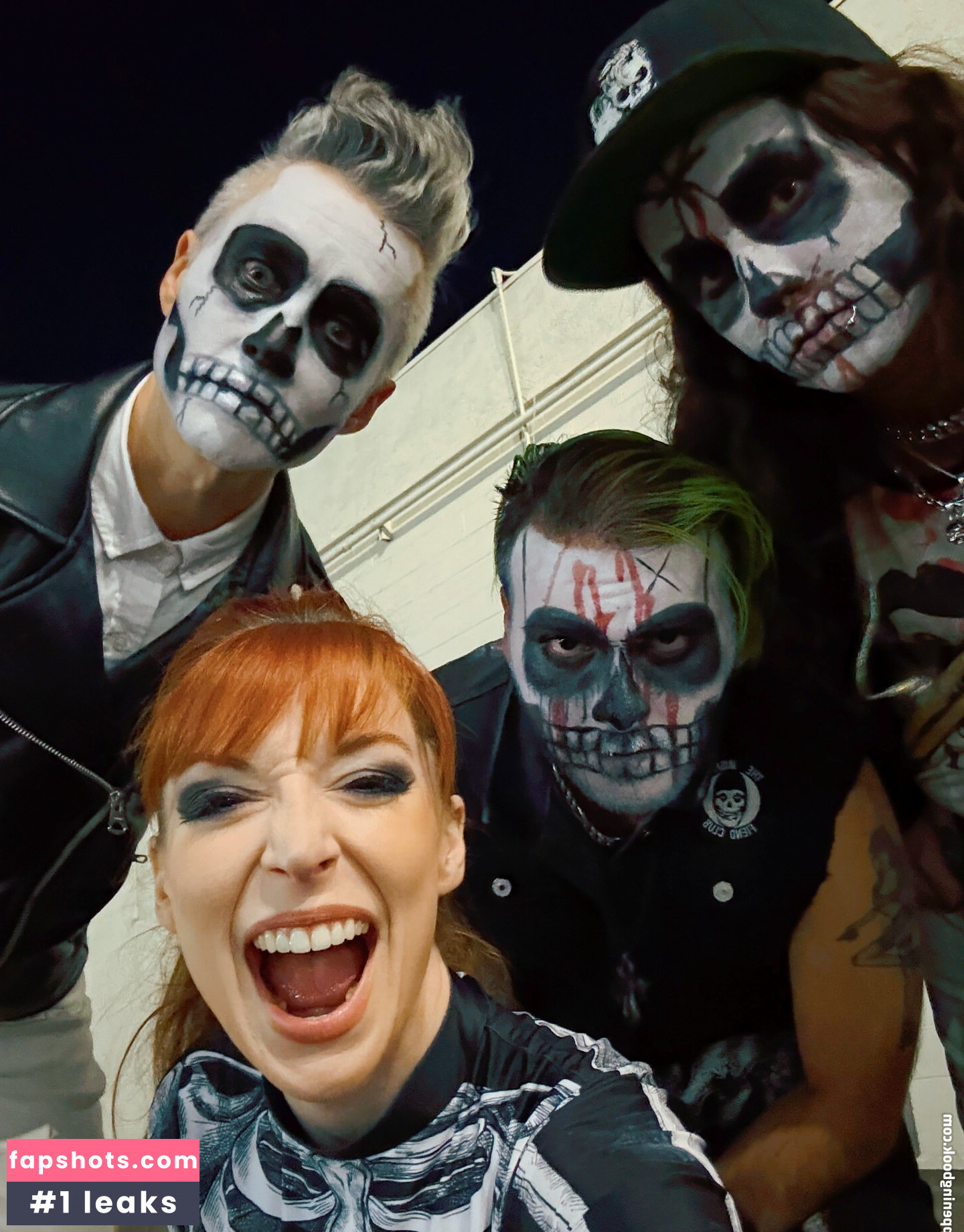 Lisa Foiles gallery photo #28