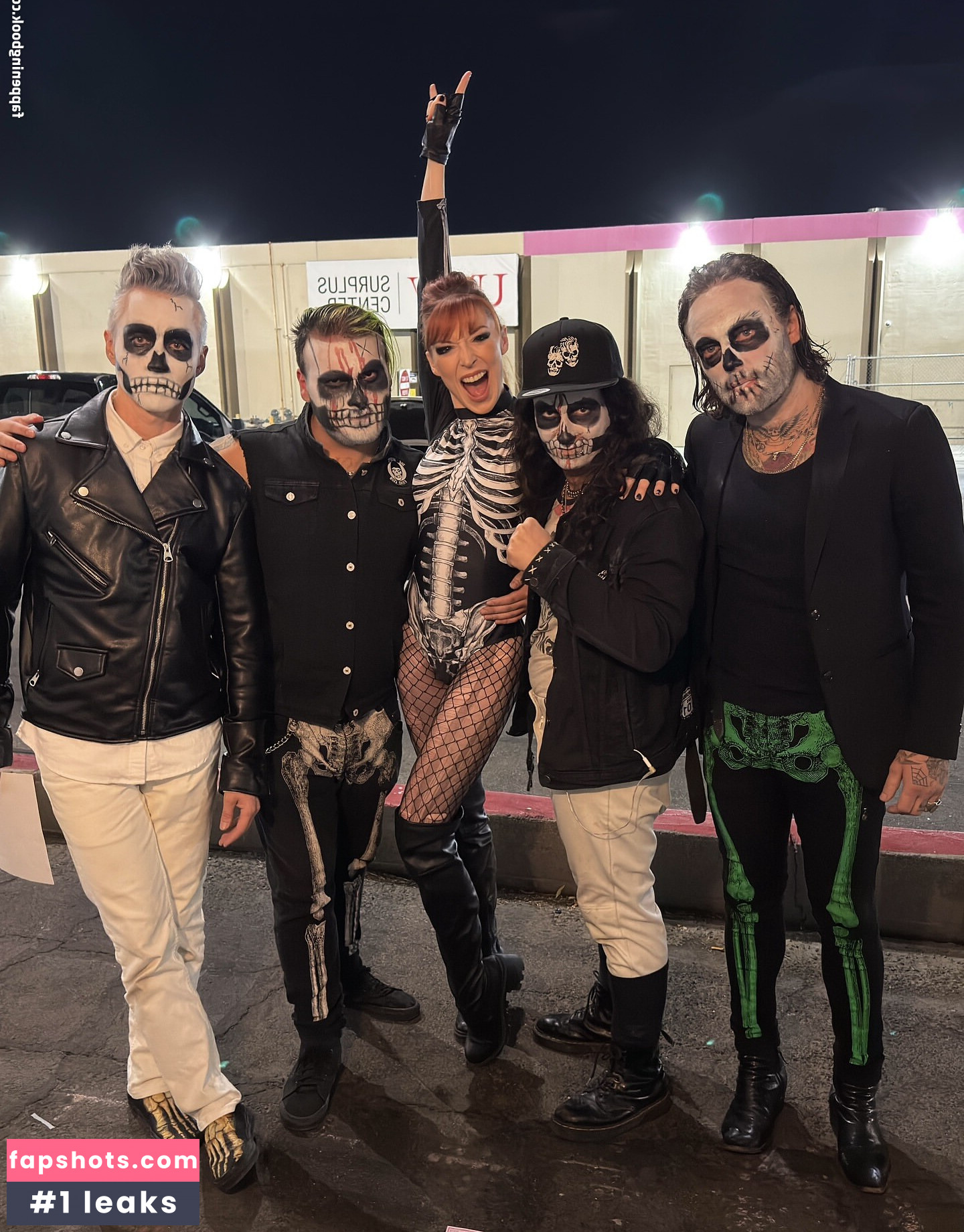 Lisa Foiles gallery photo #29