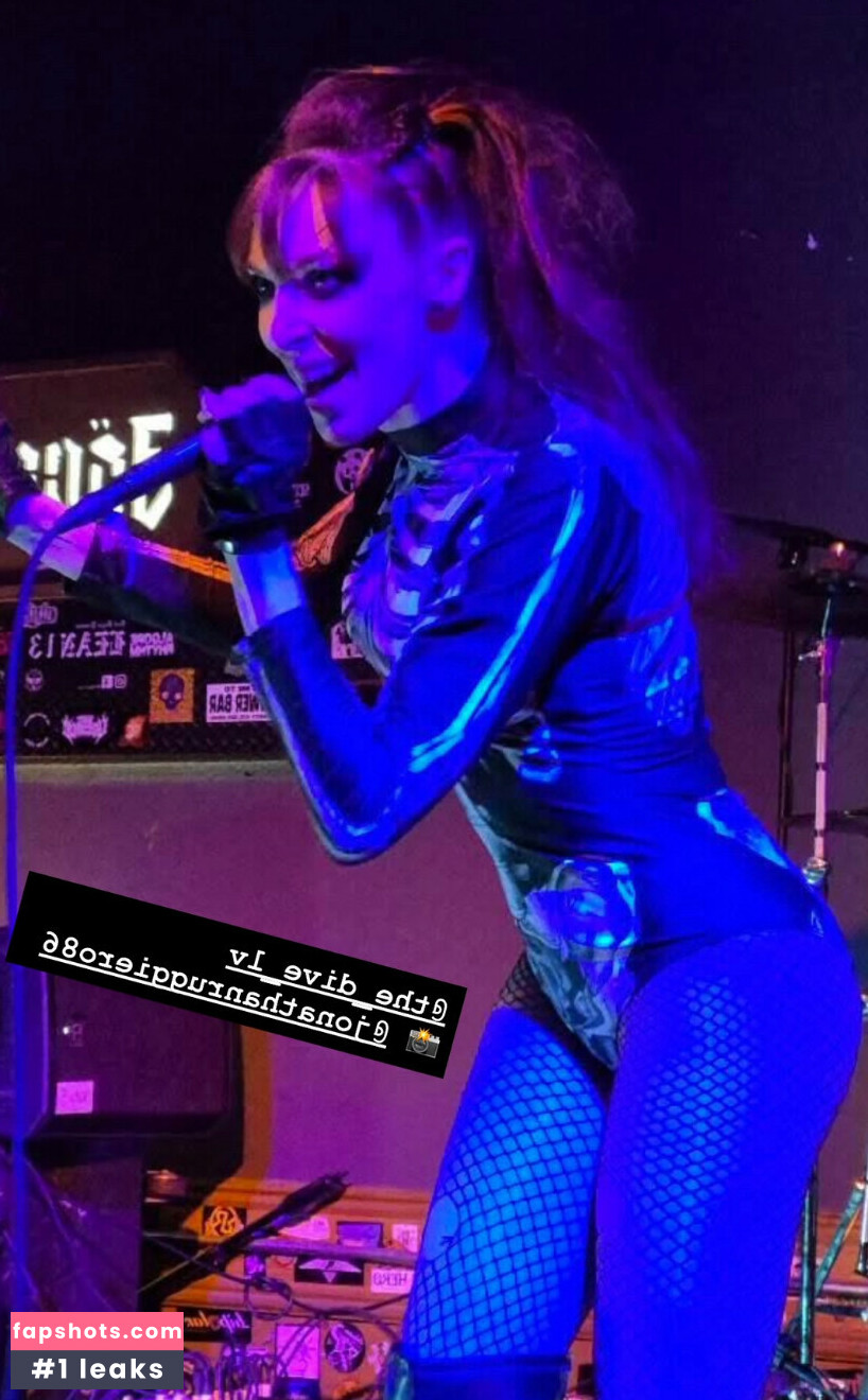 Lisa Foiles gallery photo #31