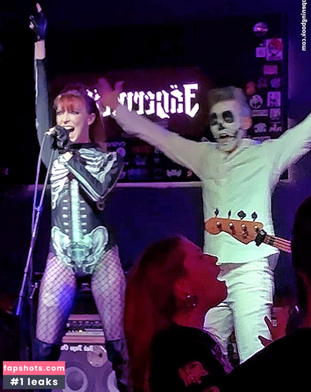 Lisa Foiles gallery photo #32