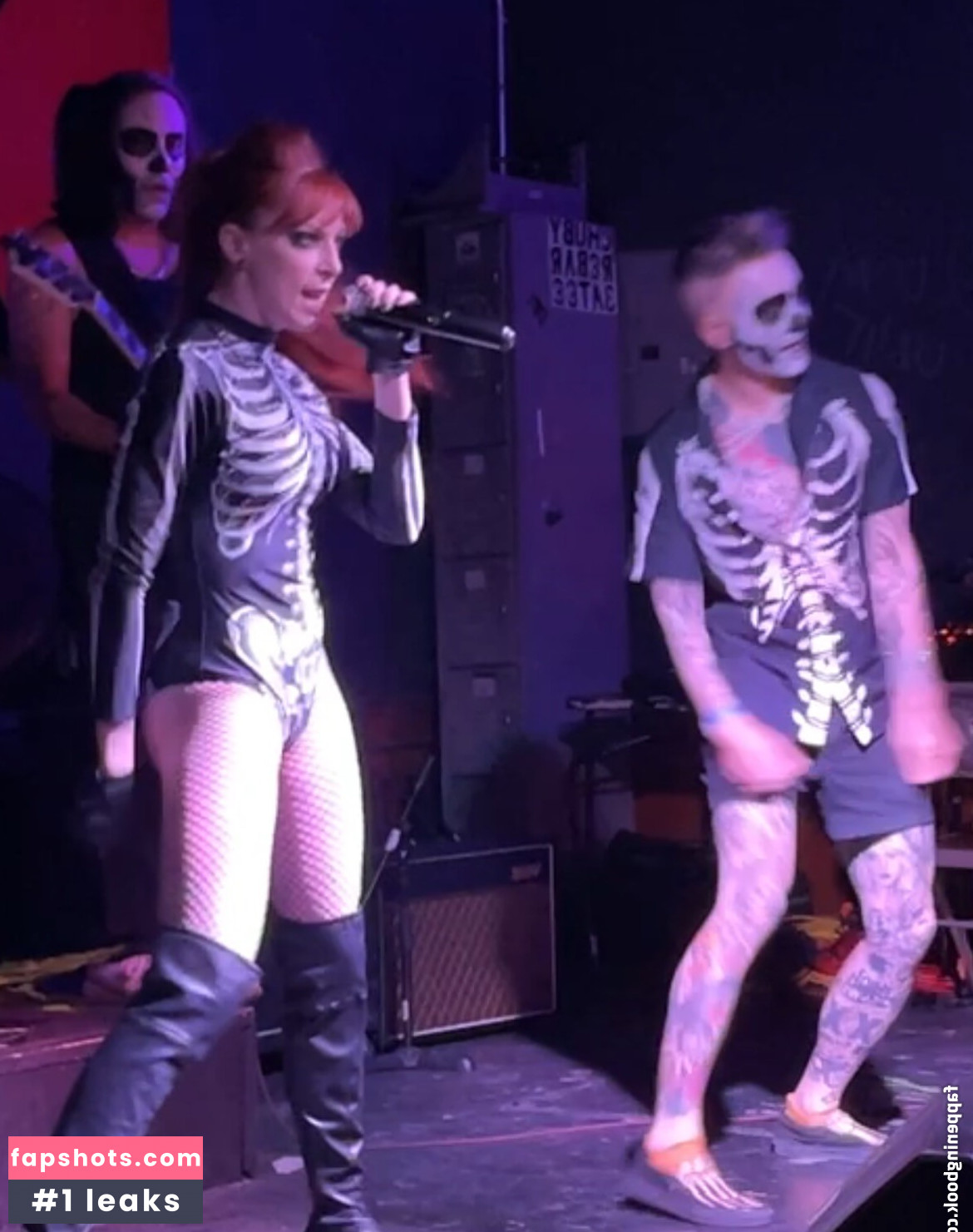 Lisa Foiles gallery photo #35