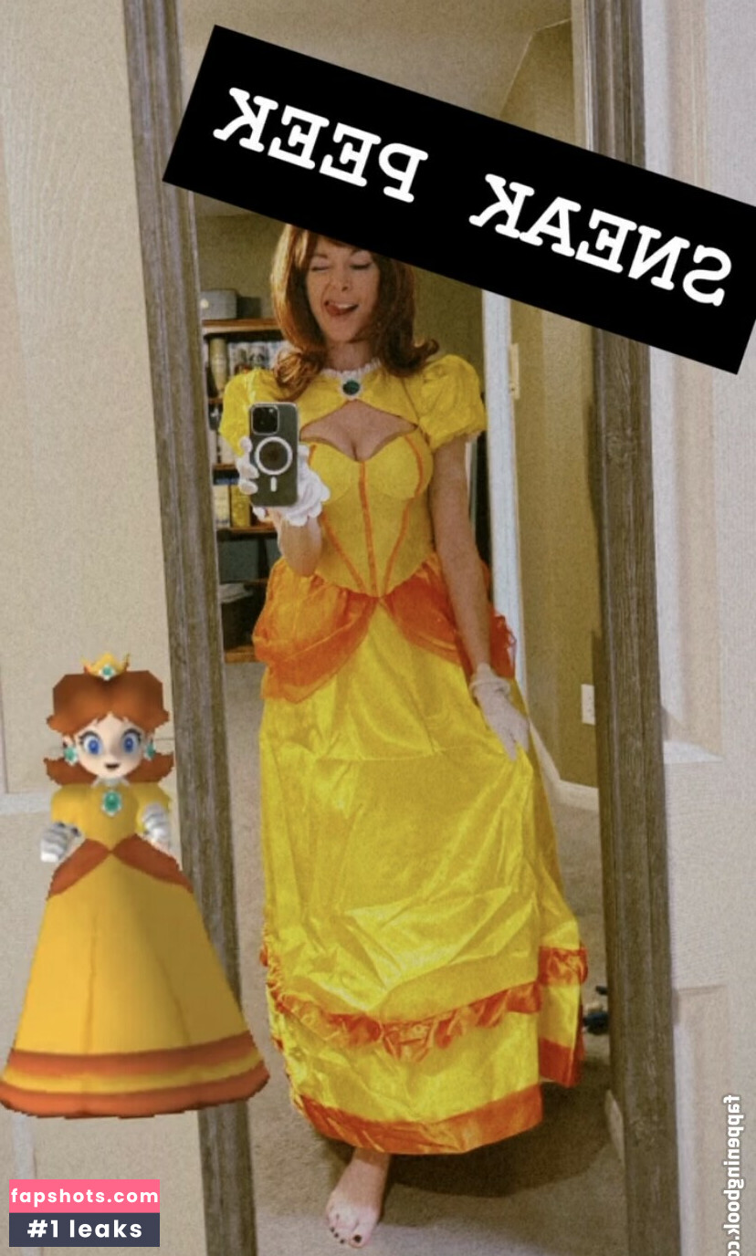 Lisa Foiles gallery photo #37