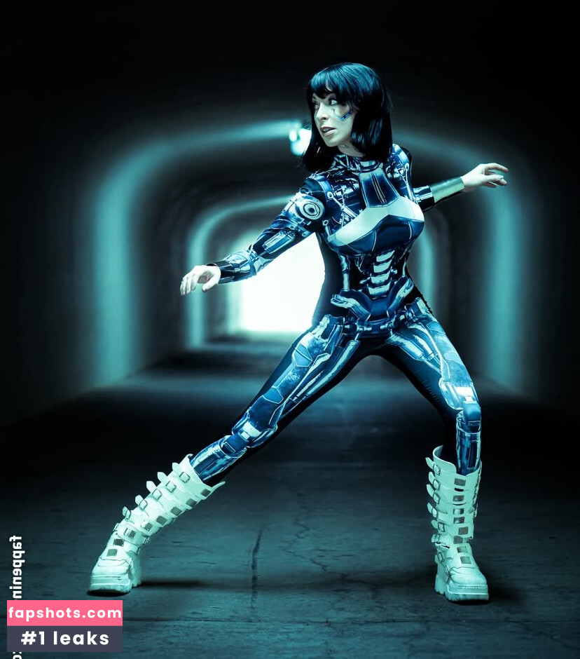 Lisa Foiles gallery photo #40