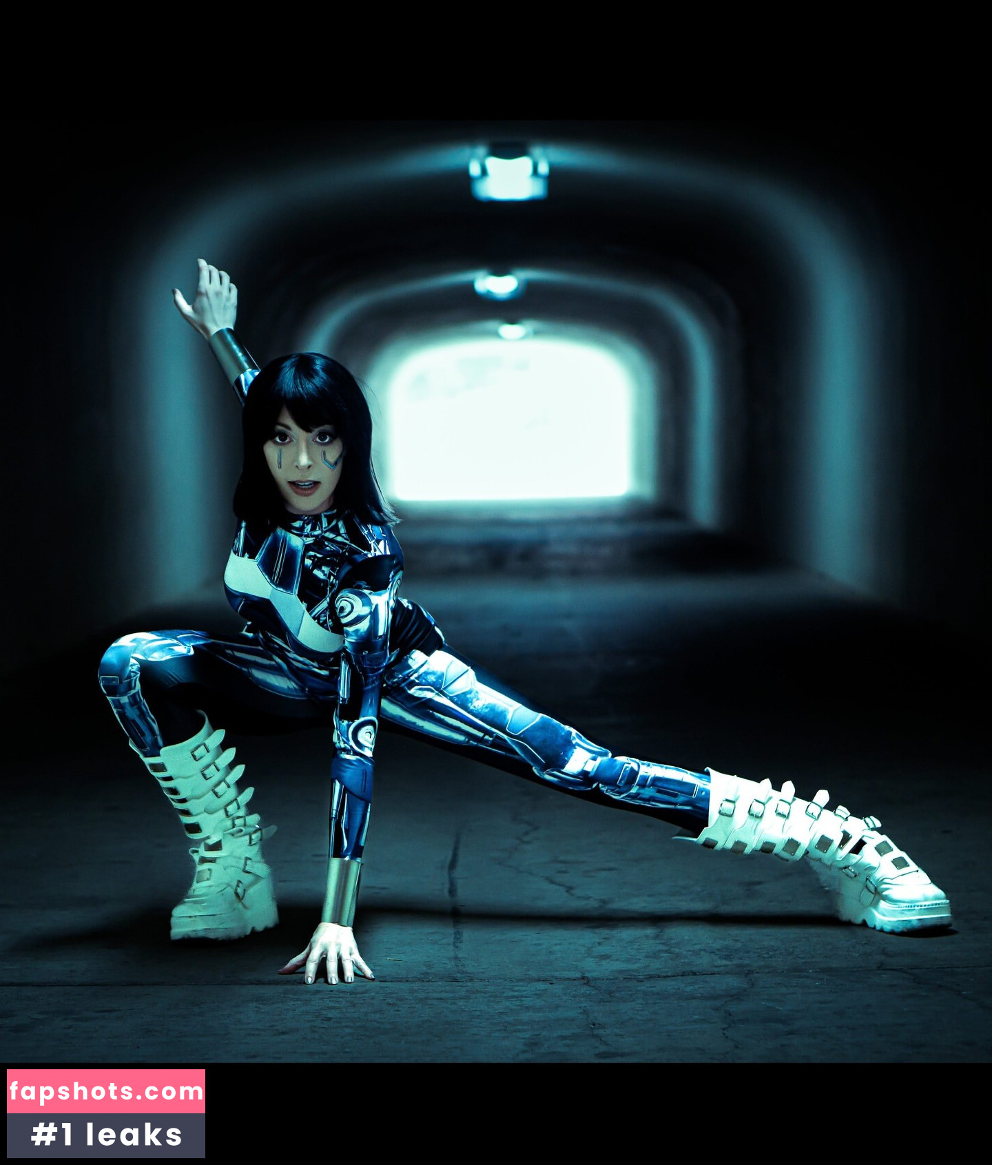 Lisa Foiles gallery photo #41