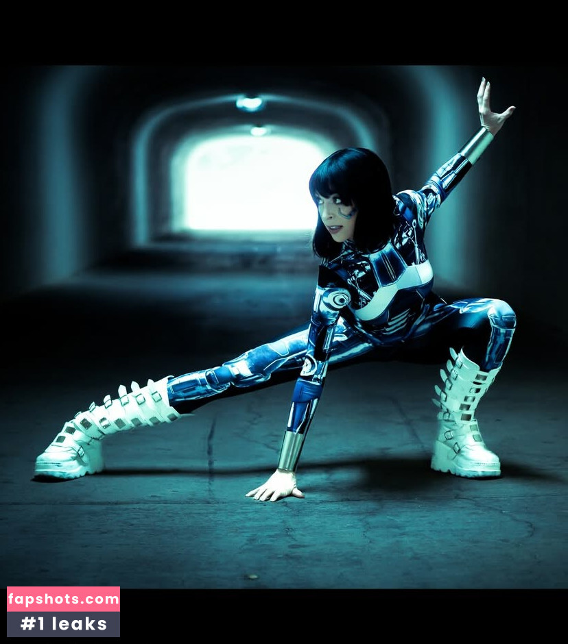 Lisa Foiles gallery photo #42