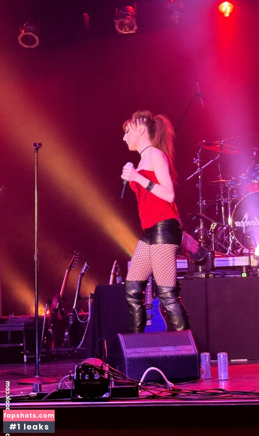 Lisa Foiles gallery photo #44