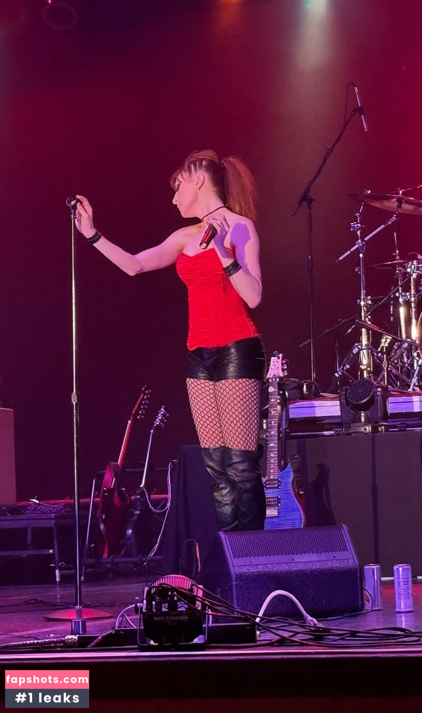 Lisa Foiles gallery photo #45