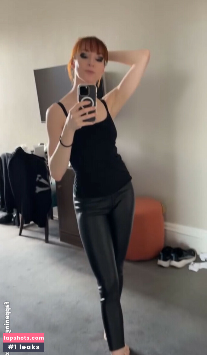 Lisa Foiles gallery photo #49