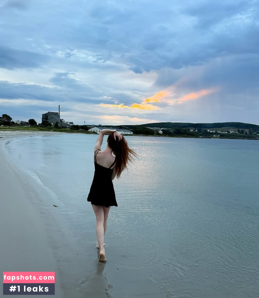 Lisa Foiles gallery photo #51