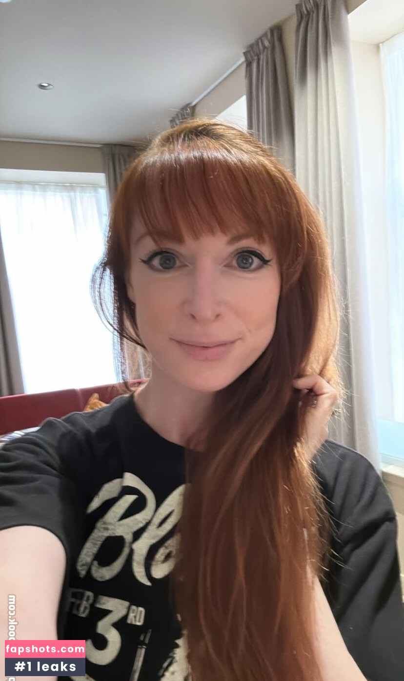 Lisa Foiles gallery photo #54