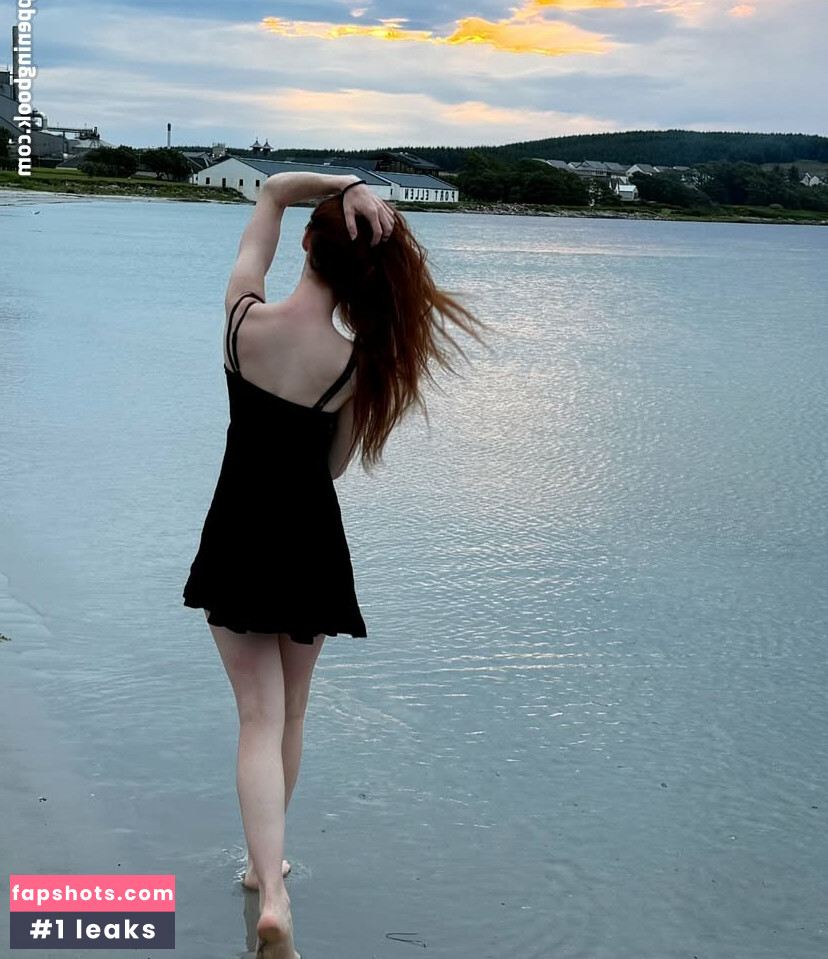 Lisa Foiles gallery photo #55