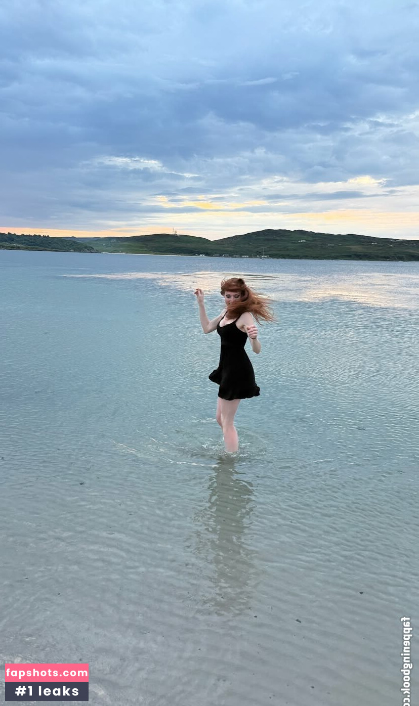 Lisa Foiles gallery photo #56