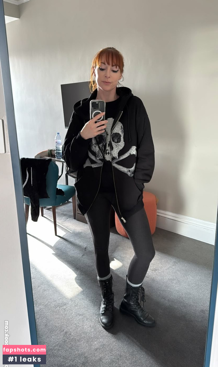 Lisa Foiles gallery photo #57