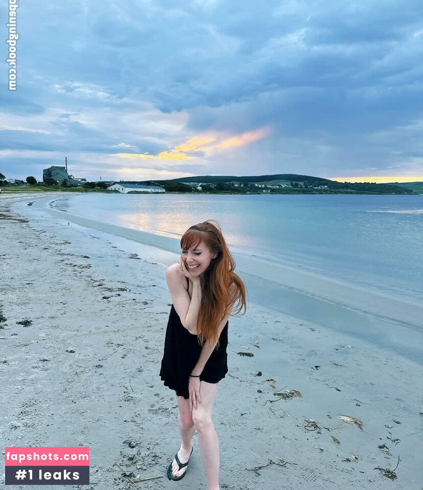 Lisa Foiles gallery photo #58