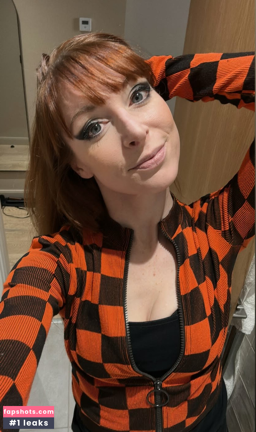 Lisa Foiles gallery photo #59