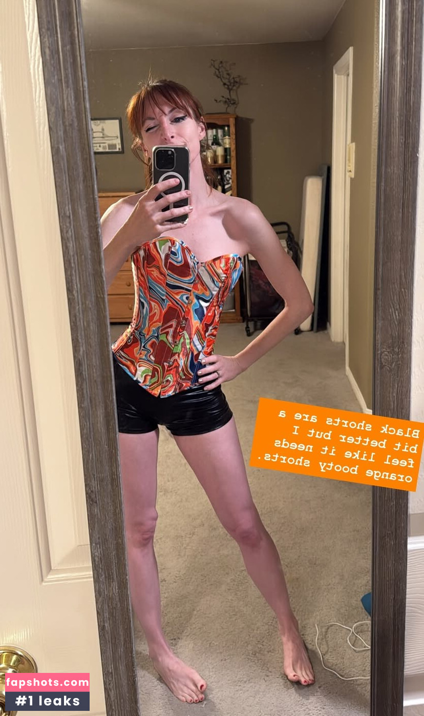 Lisa Foiles gallery photo #64