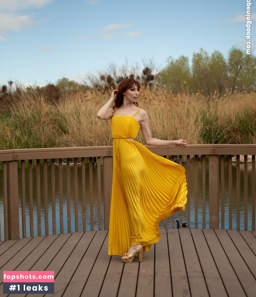 Lisa Foiles gallery photo #68