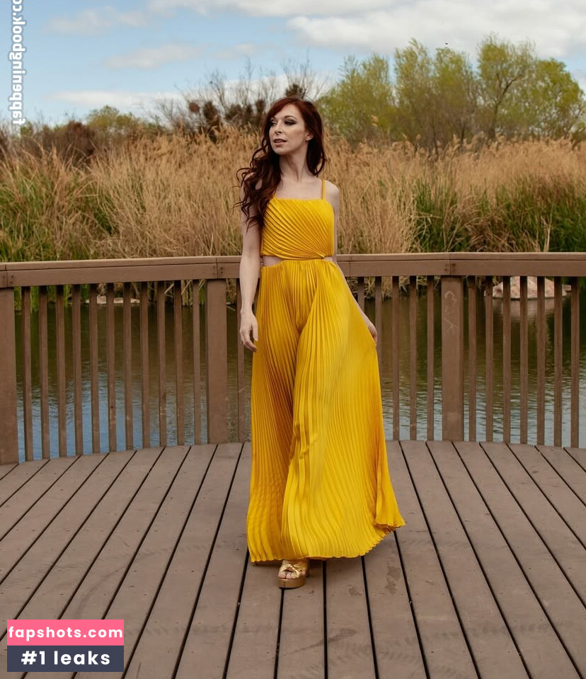 Lisa Foiles gallery photo #70