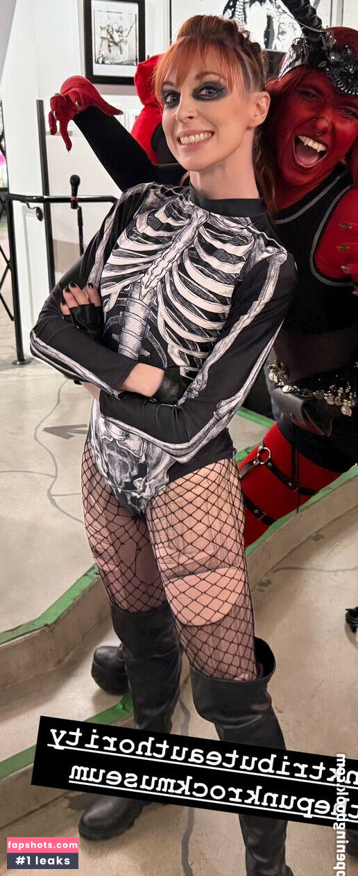 Lisa Foiles gallery photo #83