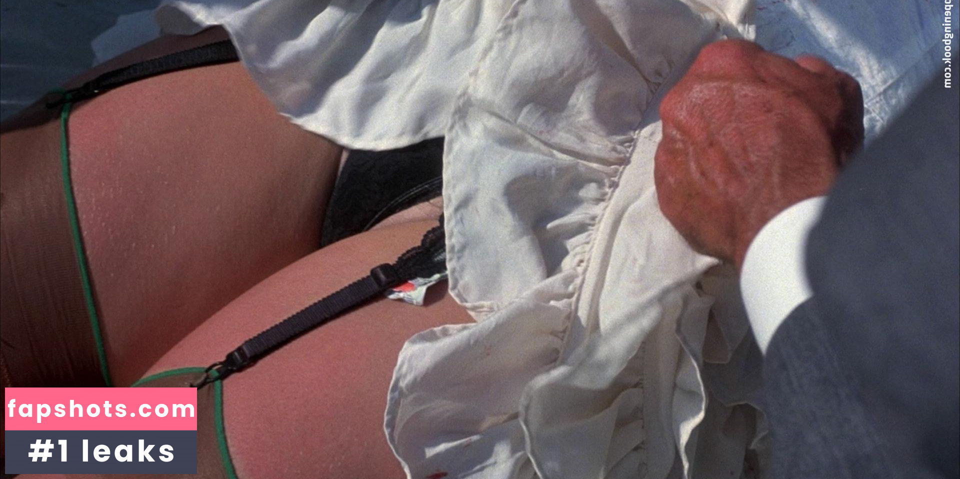 Lisa Hart Carroll Nude Leaks OnlyFans Photos #3 - LeakJerk