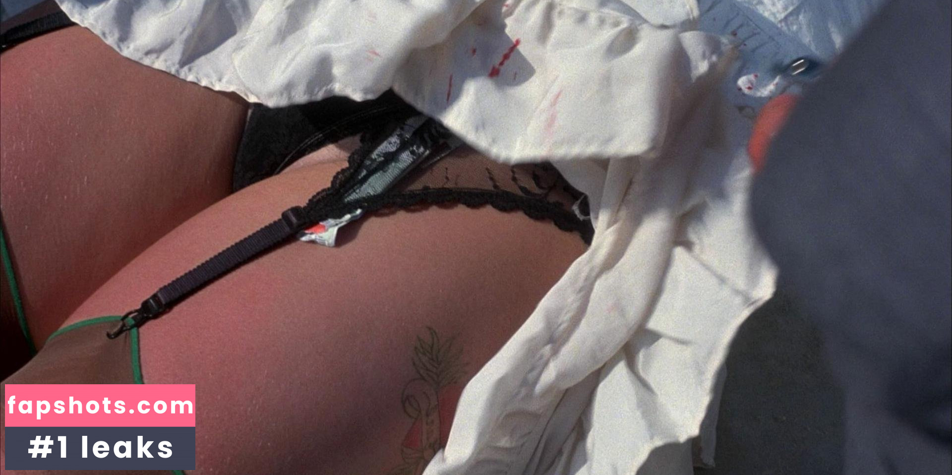 Lisa Hart Carroll nude babe gallery