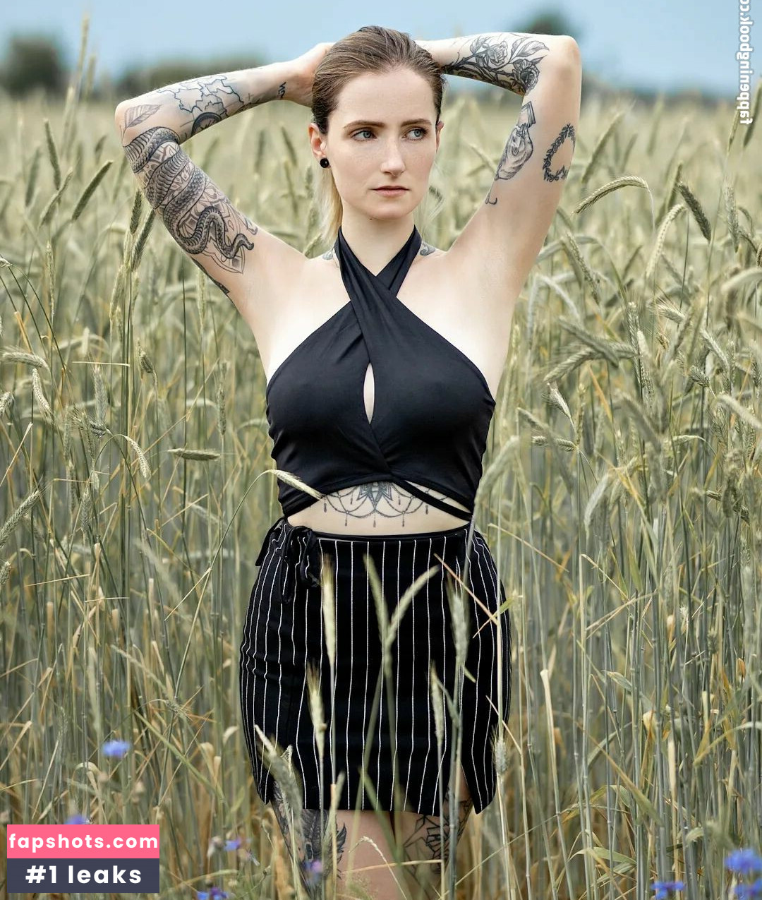 lisa.hates.you gallery photo #4