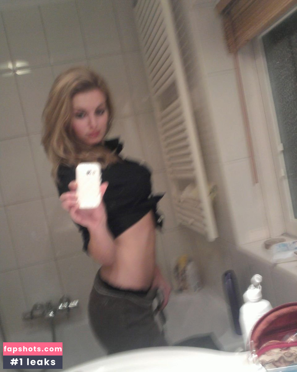 Lisa Kelly gallery photo #14