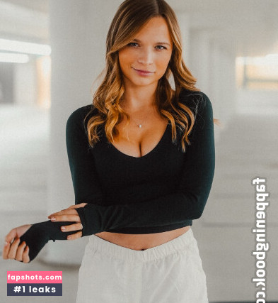 Lisa Küppers gallery photo #25