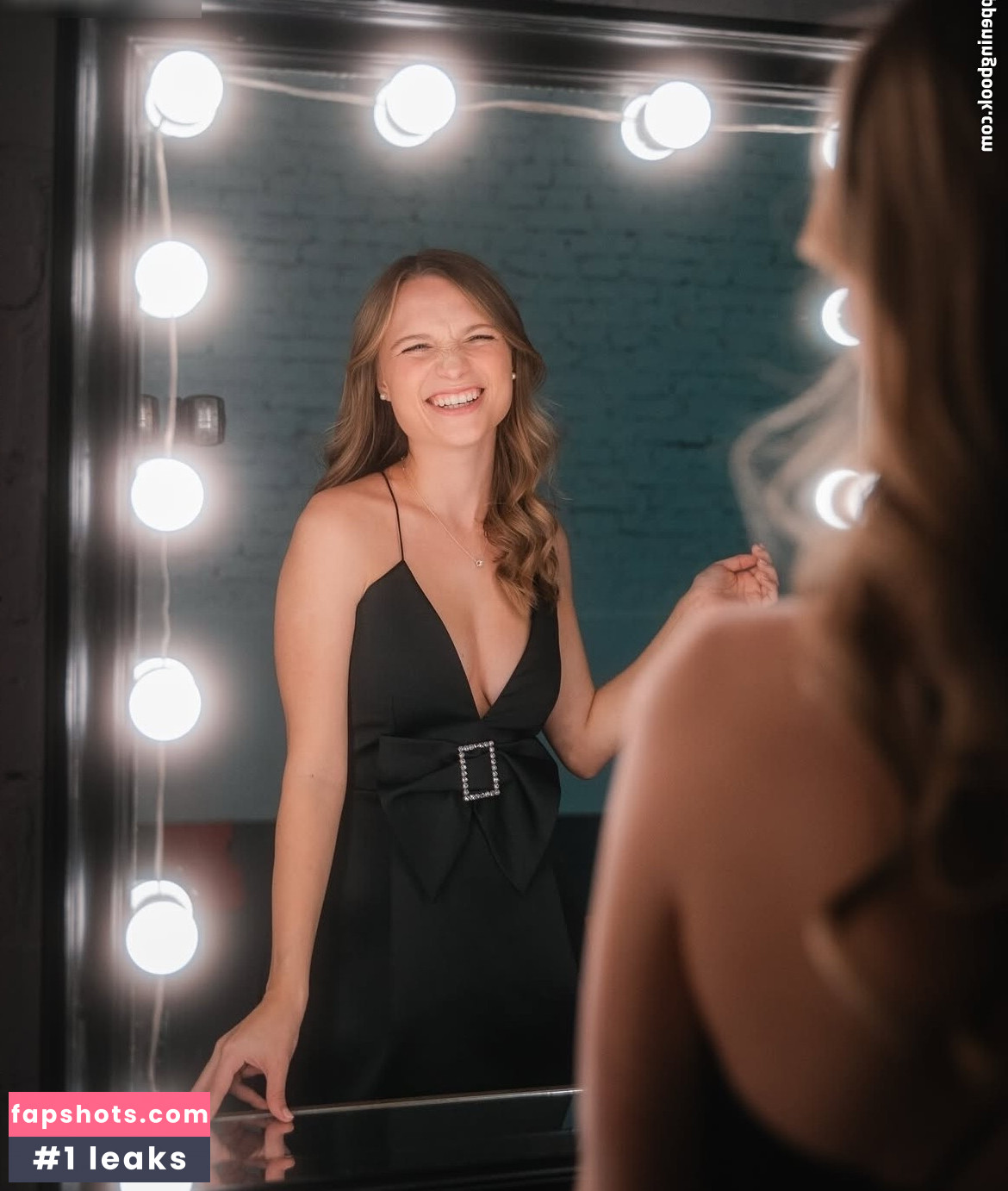 Lisa Küppers gallery photo #34