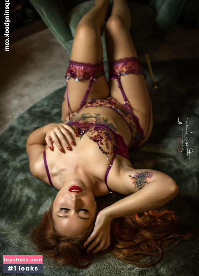 Lisa Lefevre nude babe gallery