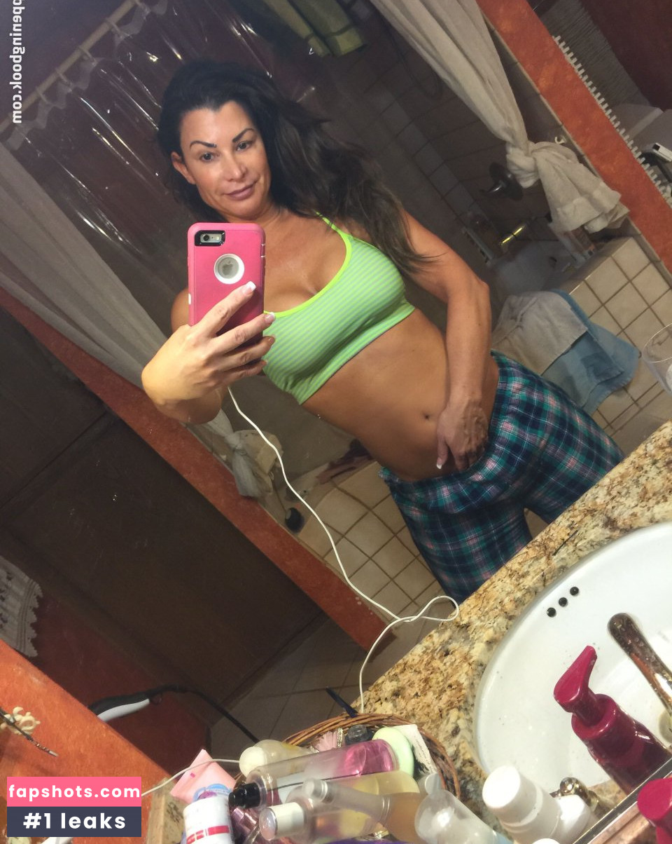 Lisa Marie Varon gallery photo #59