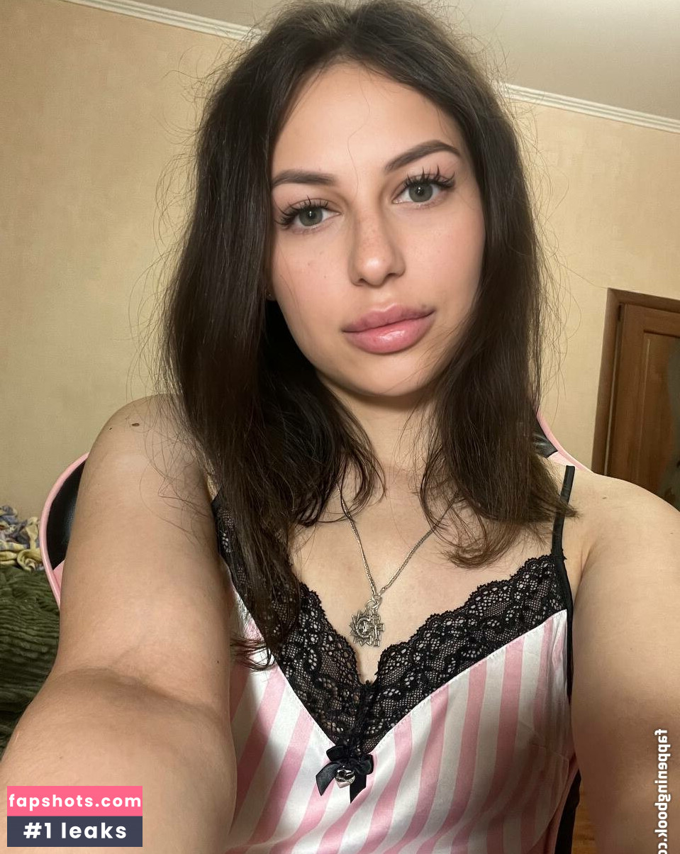 Lisa Mickey nude babe gallery