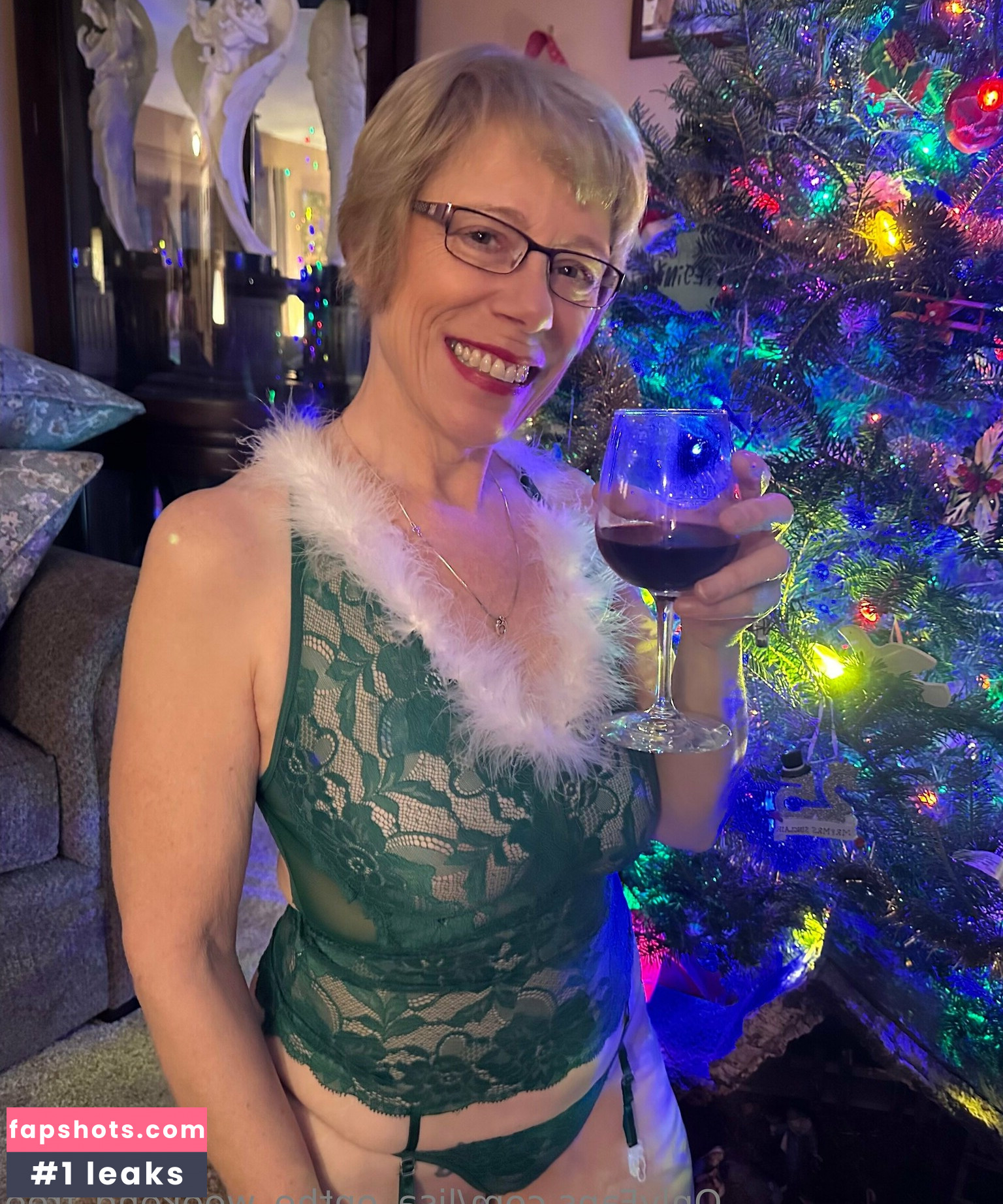 lisa_onthe_weekend_free gallery photo #19