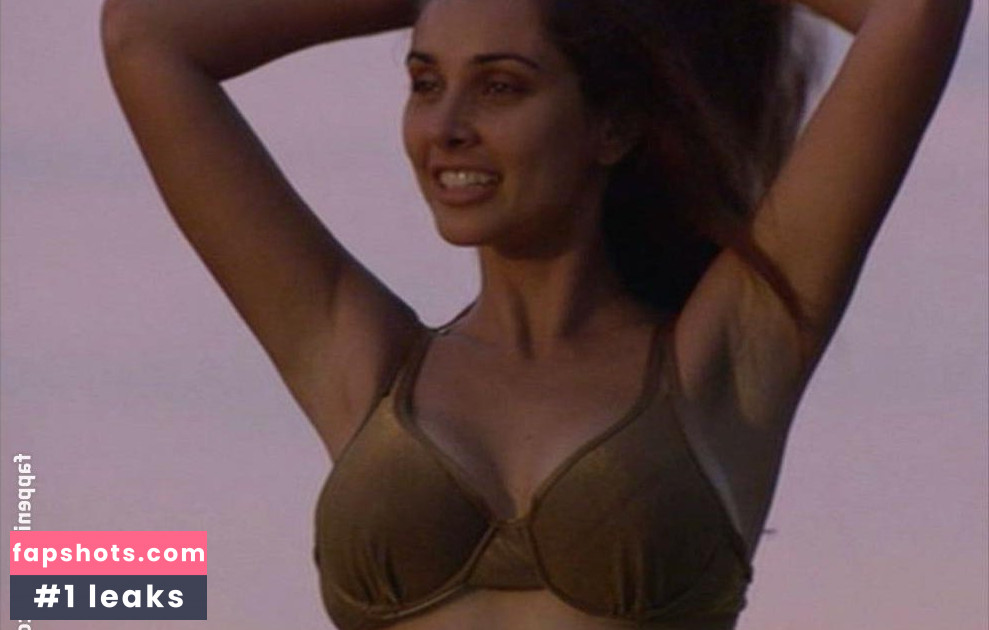 Lisa Ray gallery photo #16