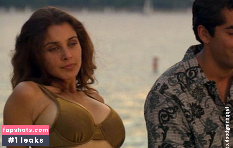 Lisa Ray gallery photo #17