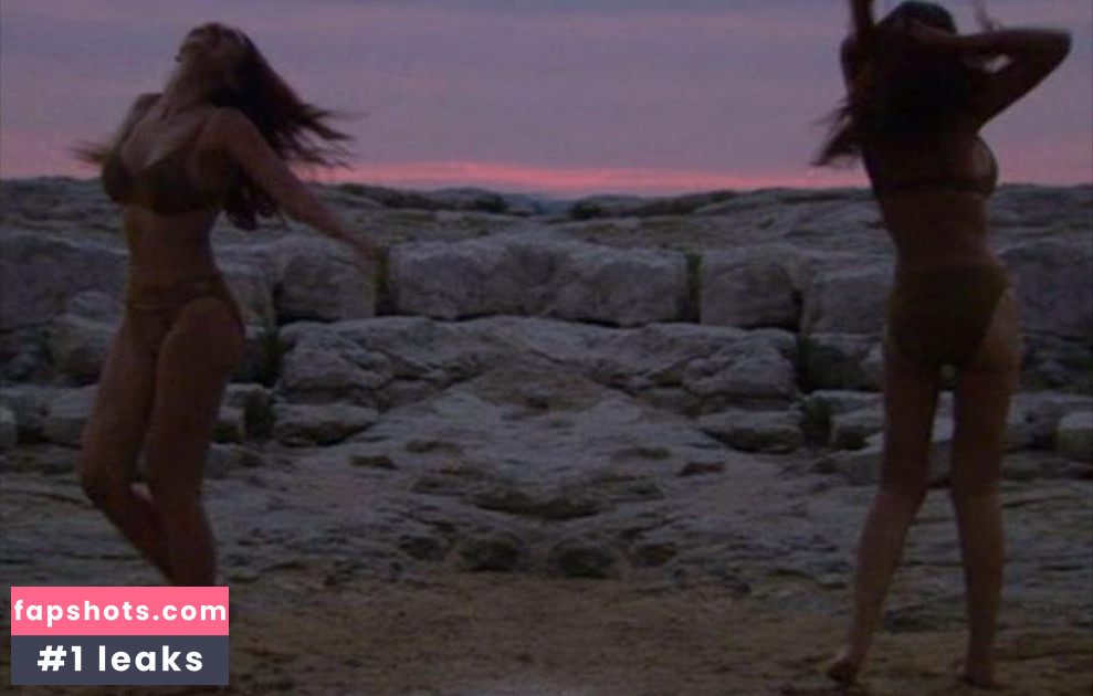 Lisa Ray nude babe gallery