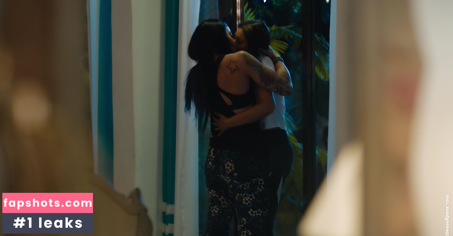 Lisa Ray gallery photo #8