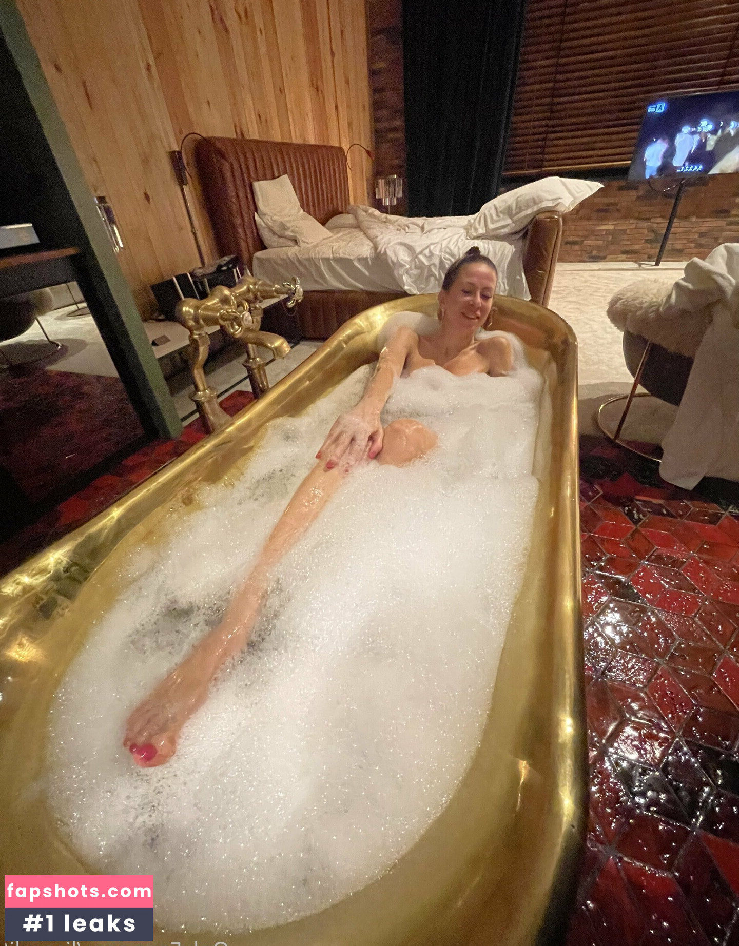 Lisa Rulit gallery photo #12