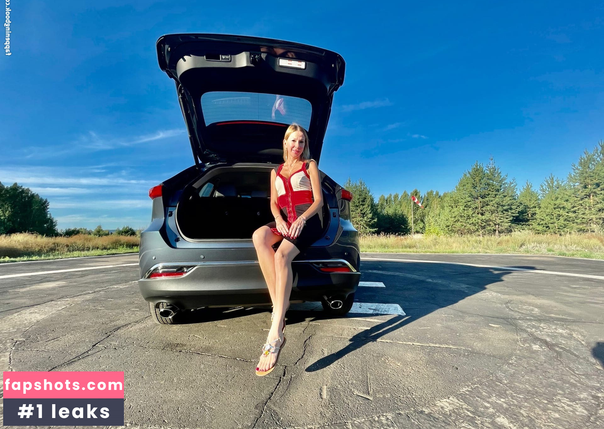 Lisa Rulit gallery photo #5