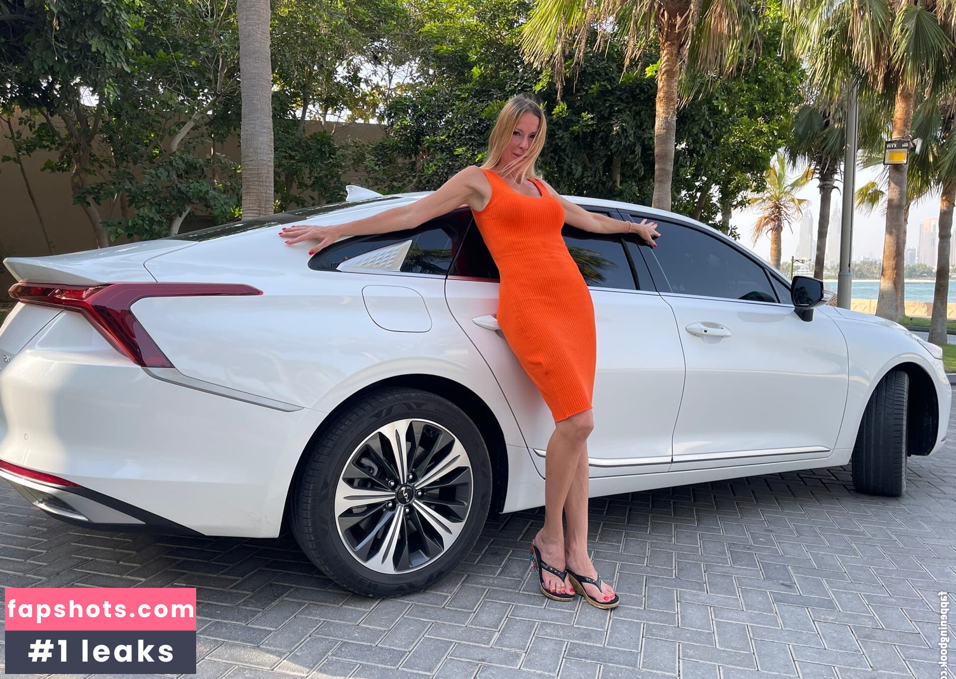 Lisa Rulit gallery photo #6