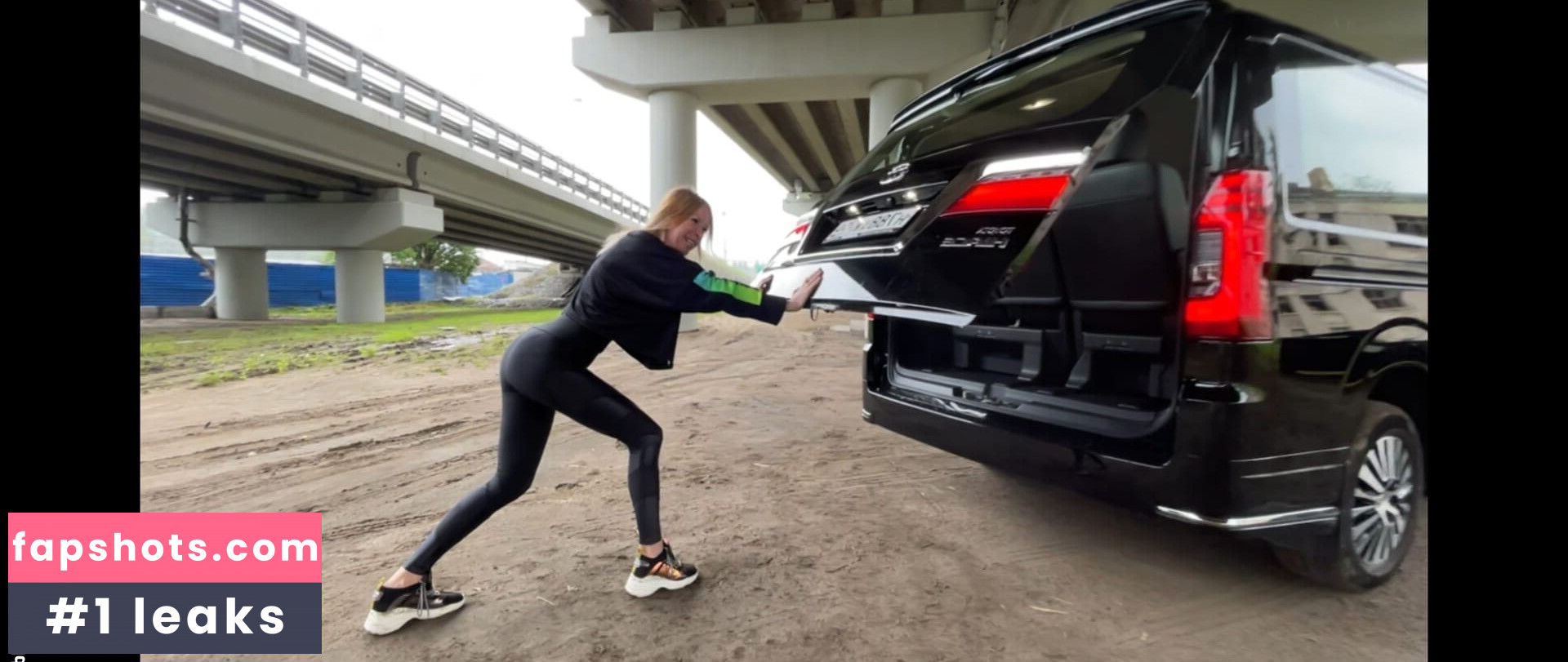 Lisa Rulit gallery photo #9