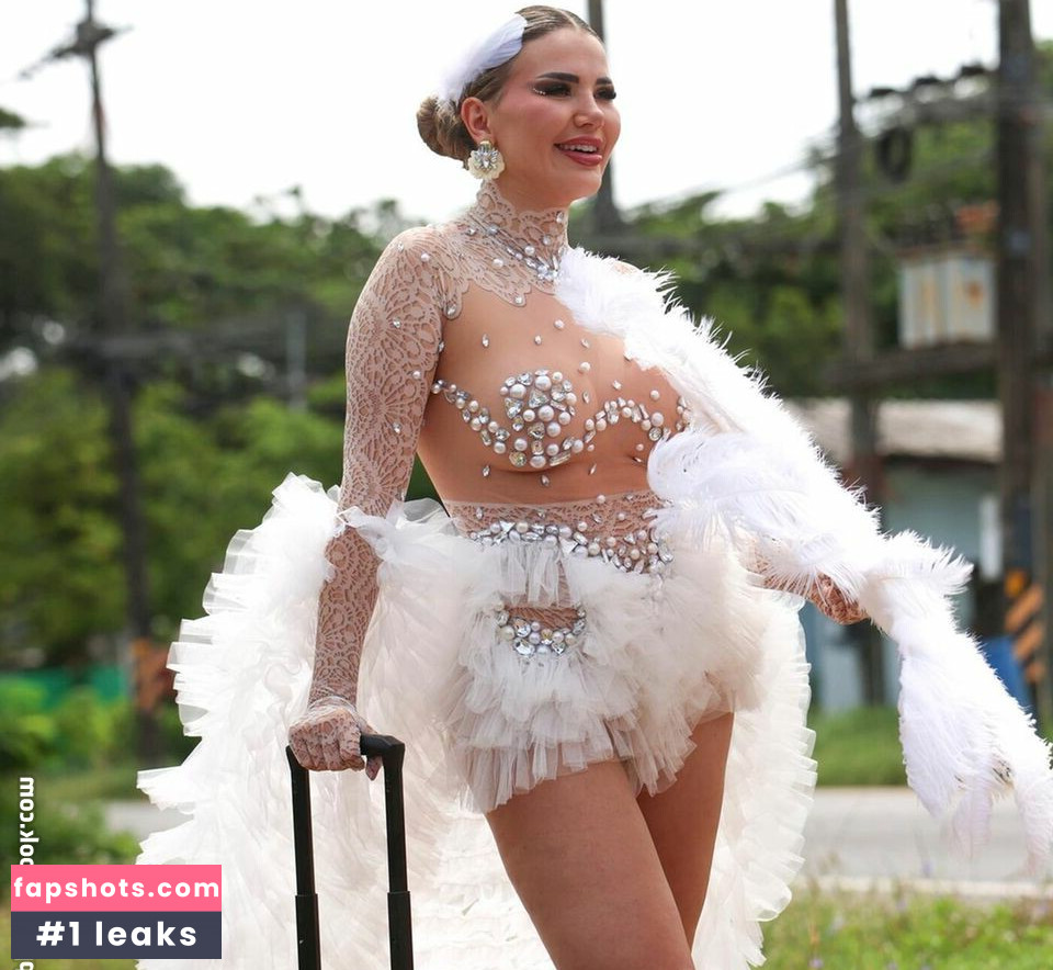 Lisha Savage gallery photo #4