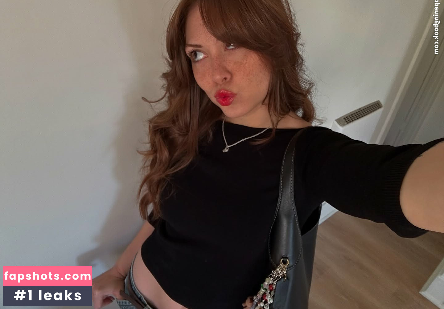 Liss The Lass nude babe gallery