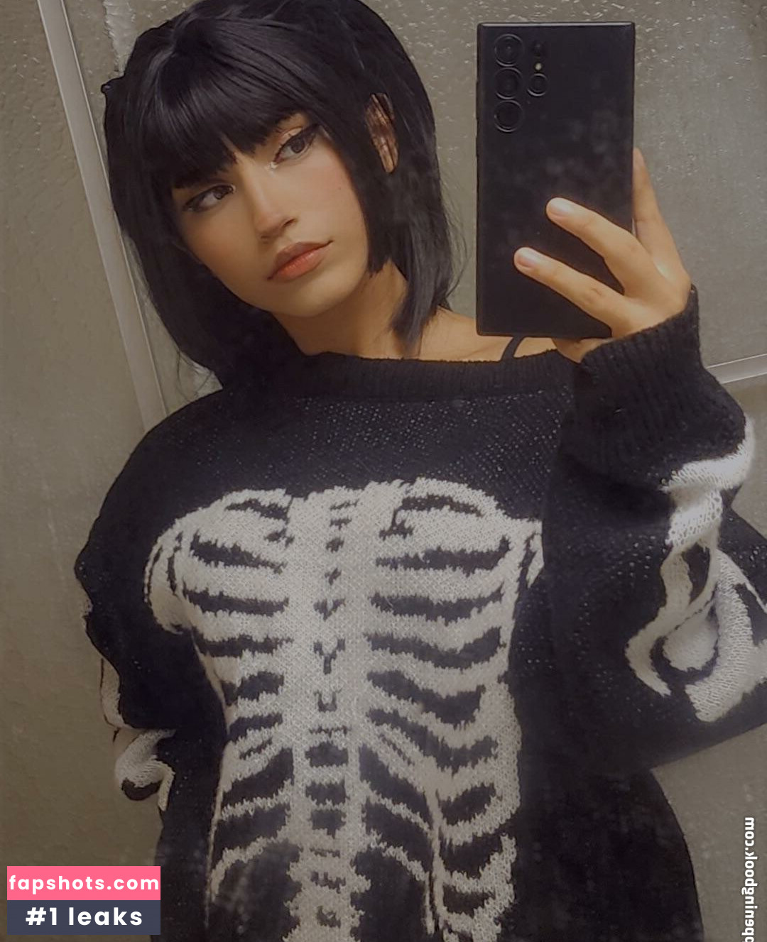 Little Lia nude babe gallery