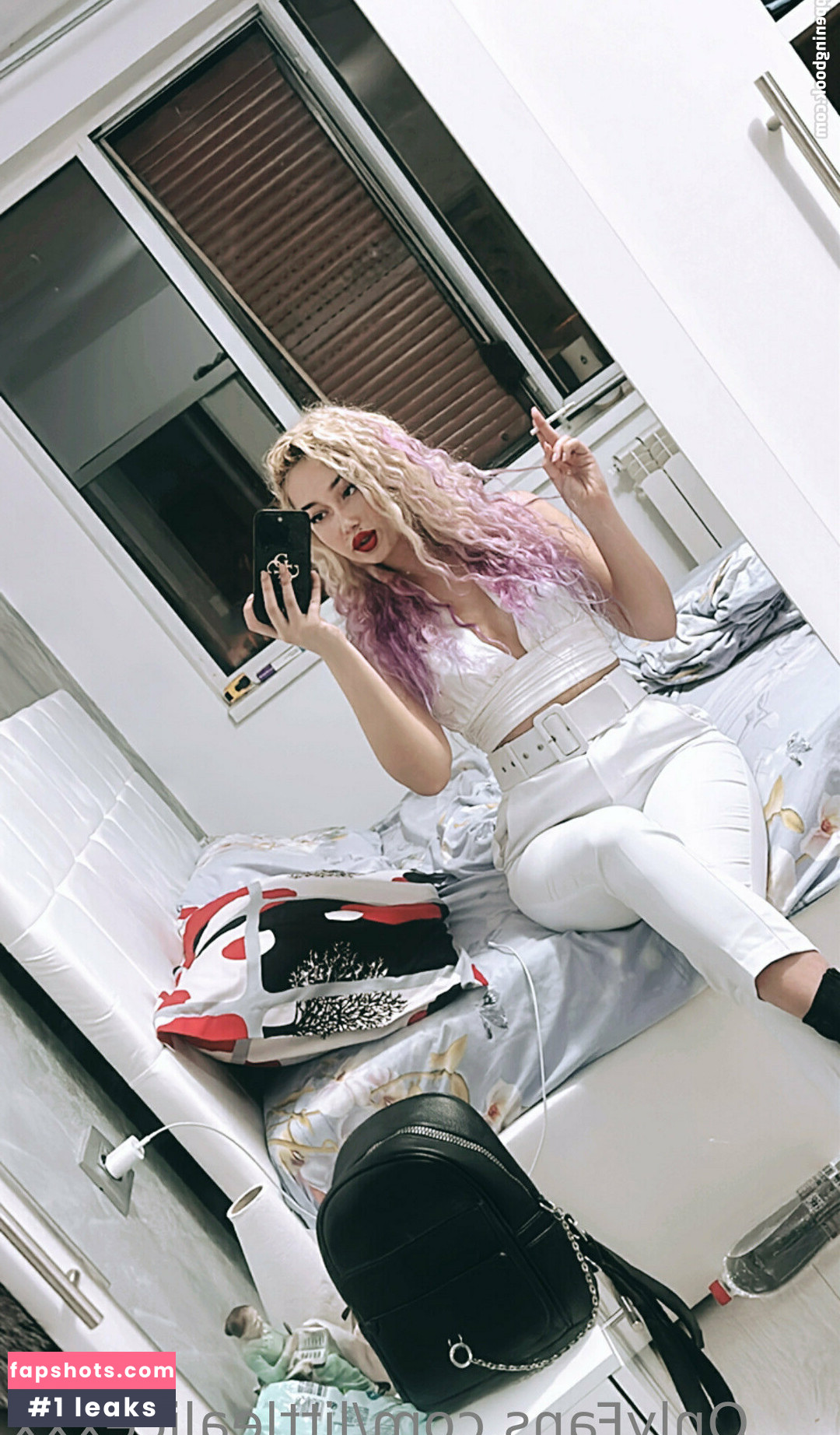 littlealicexxx nude babe gallery