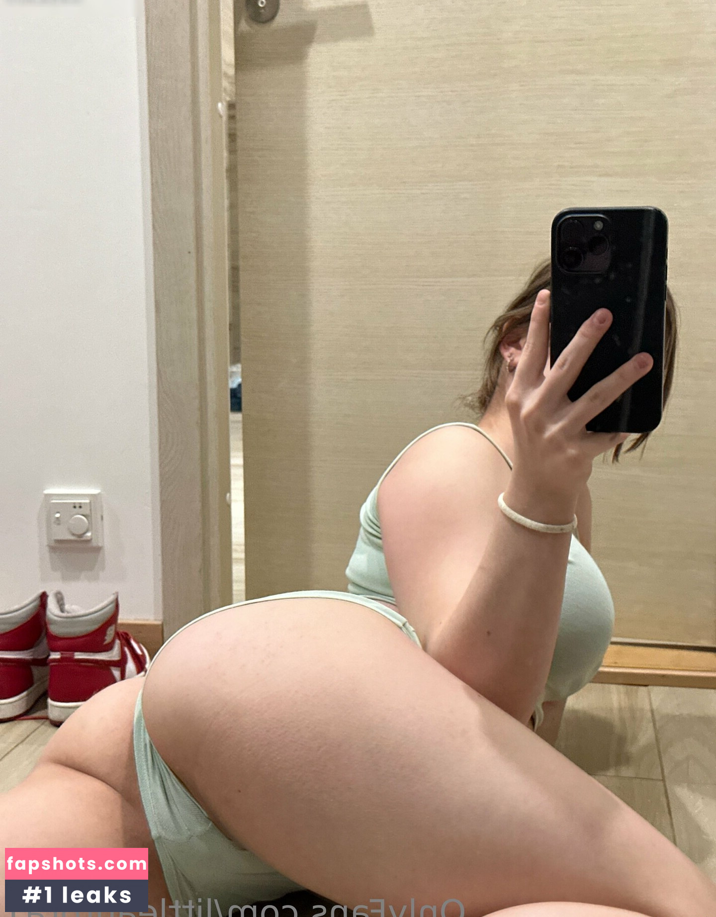 Littleaurora1 gallery photo #8